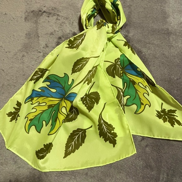 Vintage Accessories - Vintage retro leaf print scarf